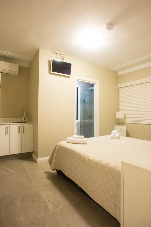 Aparthotel Amaaze Airport Apartments
