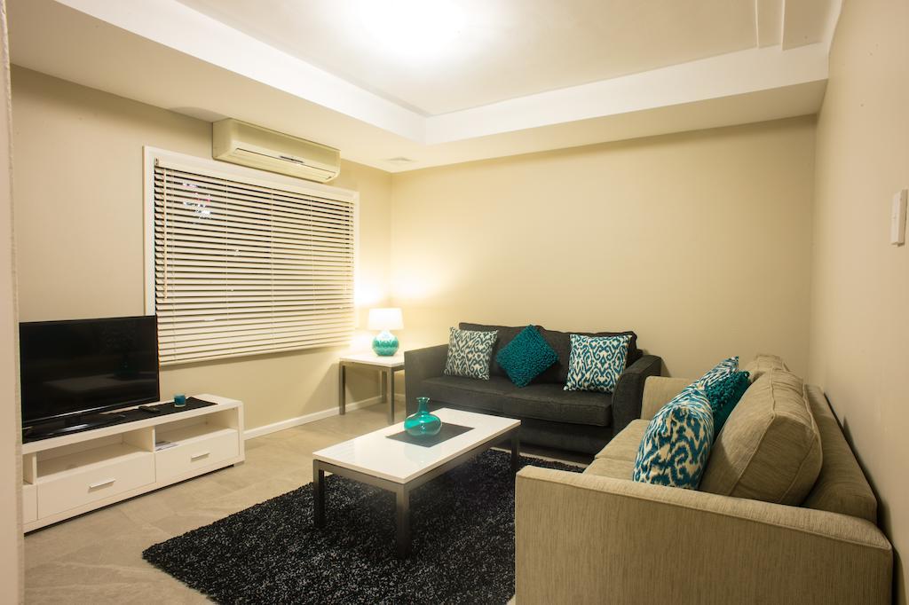 Aparthotel Amaaze Airport Apartments 3*