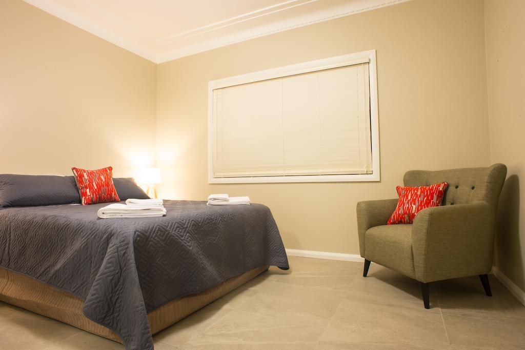 Aparthotel Amaaze Airport Apartments 3*