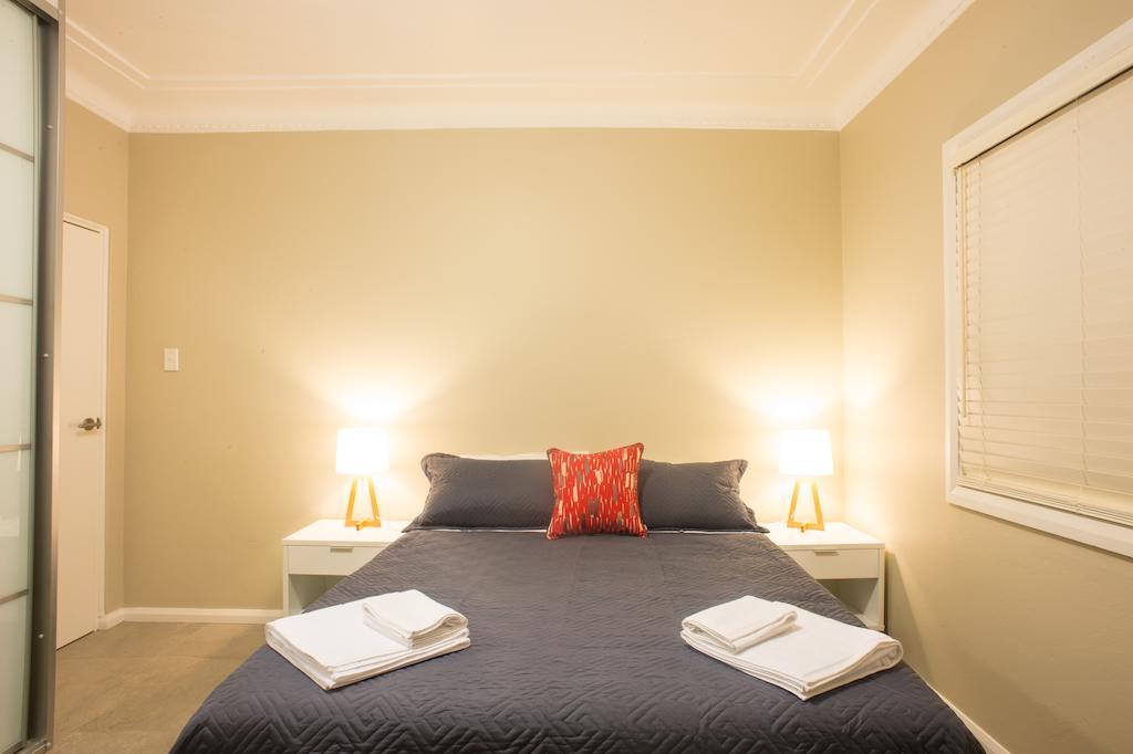 Amaaze Airport Apartments Aparthotel
